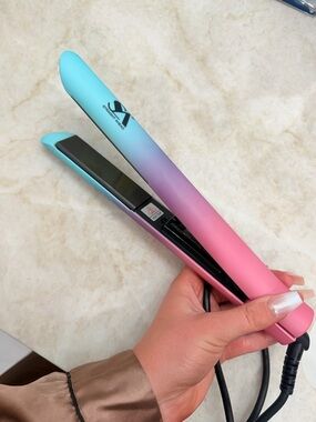 Straight Ahead Kitsch Gradient Pink & Blue Ceramic Flat Iron - Sleek Styling